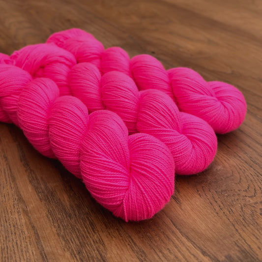 I love trinkets Semi Solid (Dopamine Club) Sock Yarn