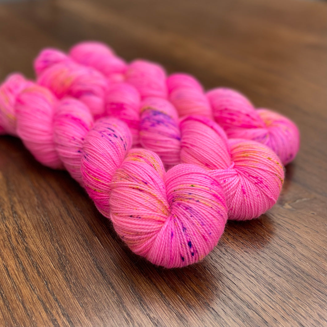 I dream in neon pink Sock yarn