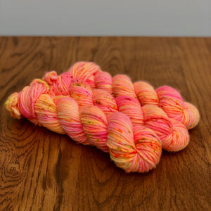 Neon peaches Super chunky merino